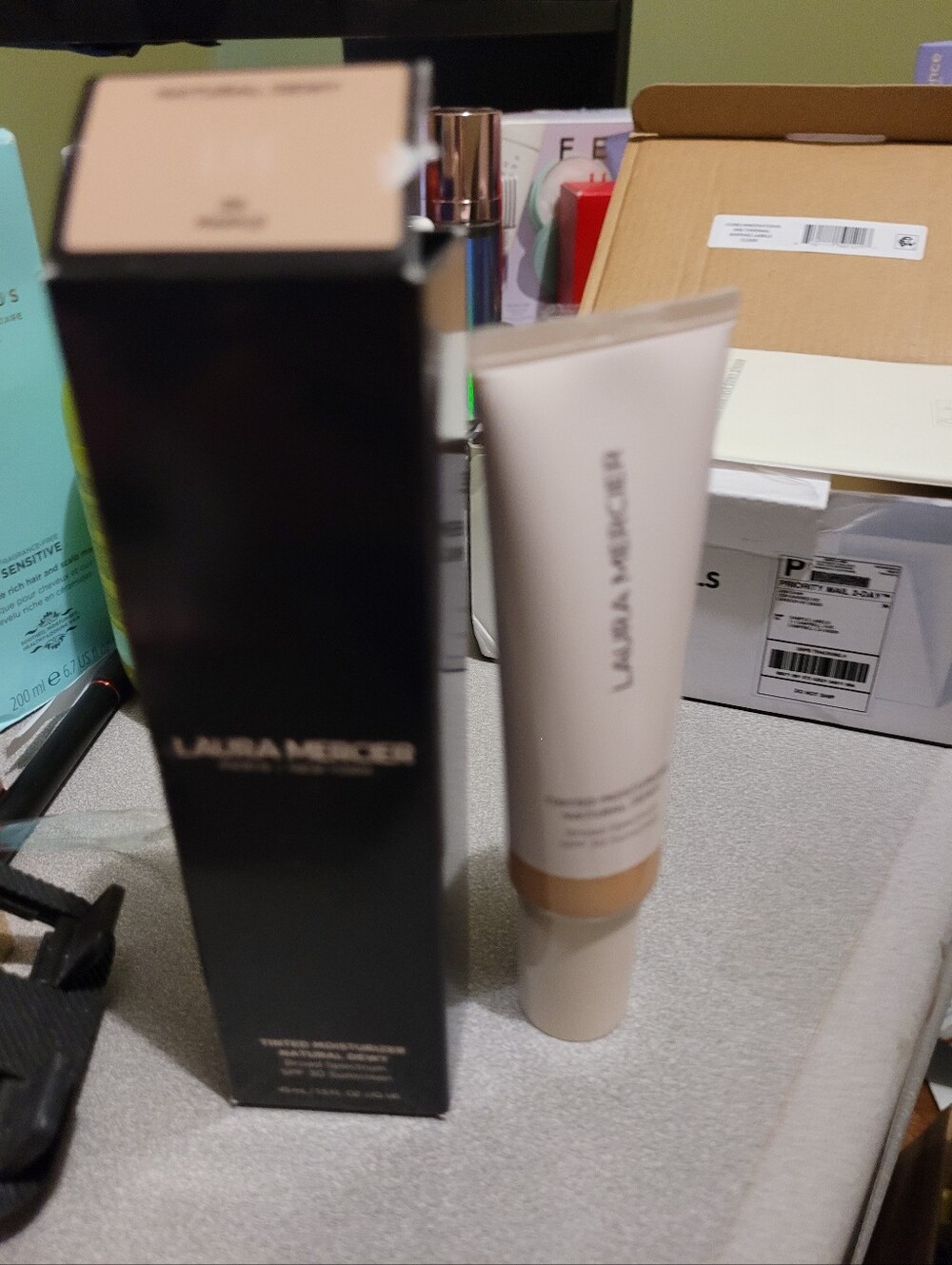 laura mercier Tinted Moisturizer 2N Maple